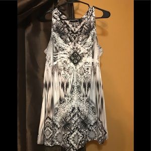 Apt 9 gorgeous top with bead detail.